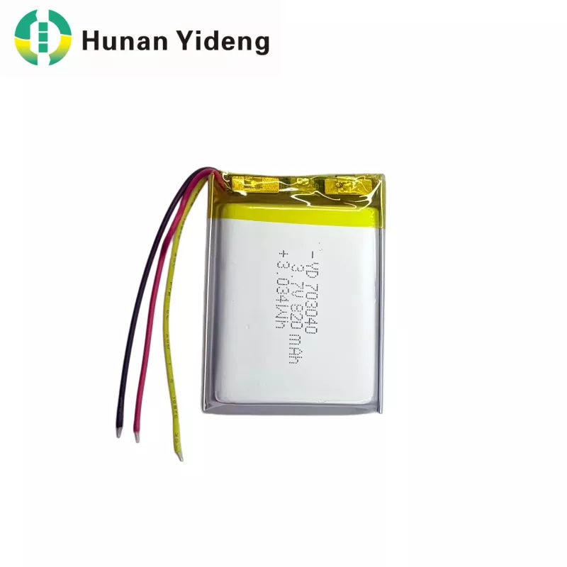 703040 3,7 V 820 mAh pieni prismaattinen akku